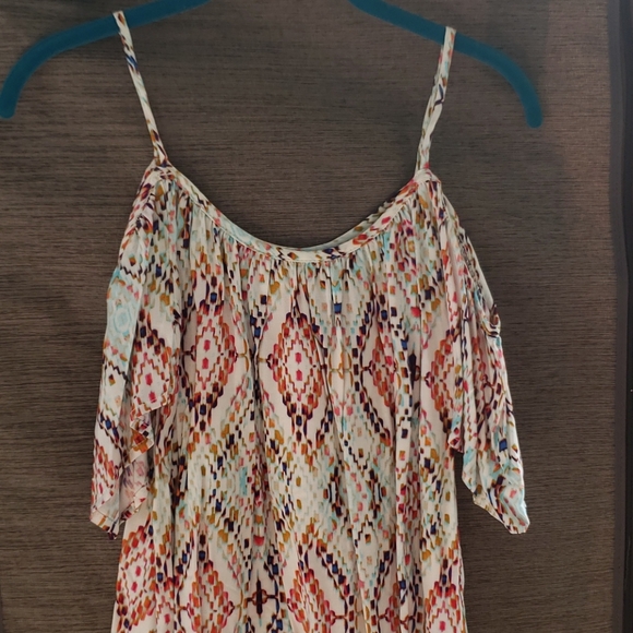 Cold Shoulder Shirt - Picture 4 of 7